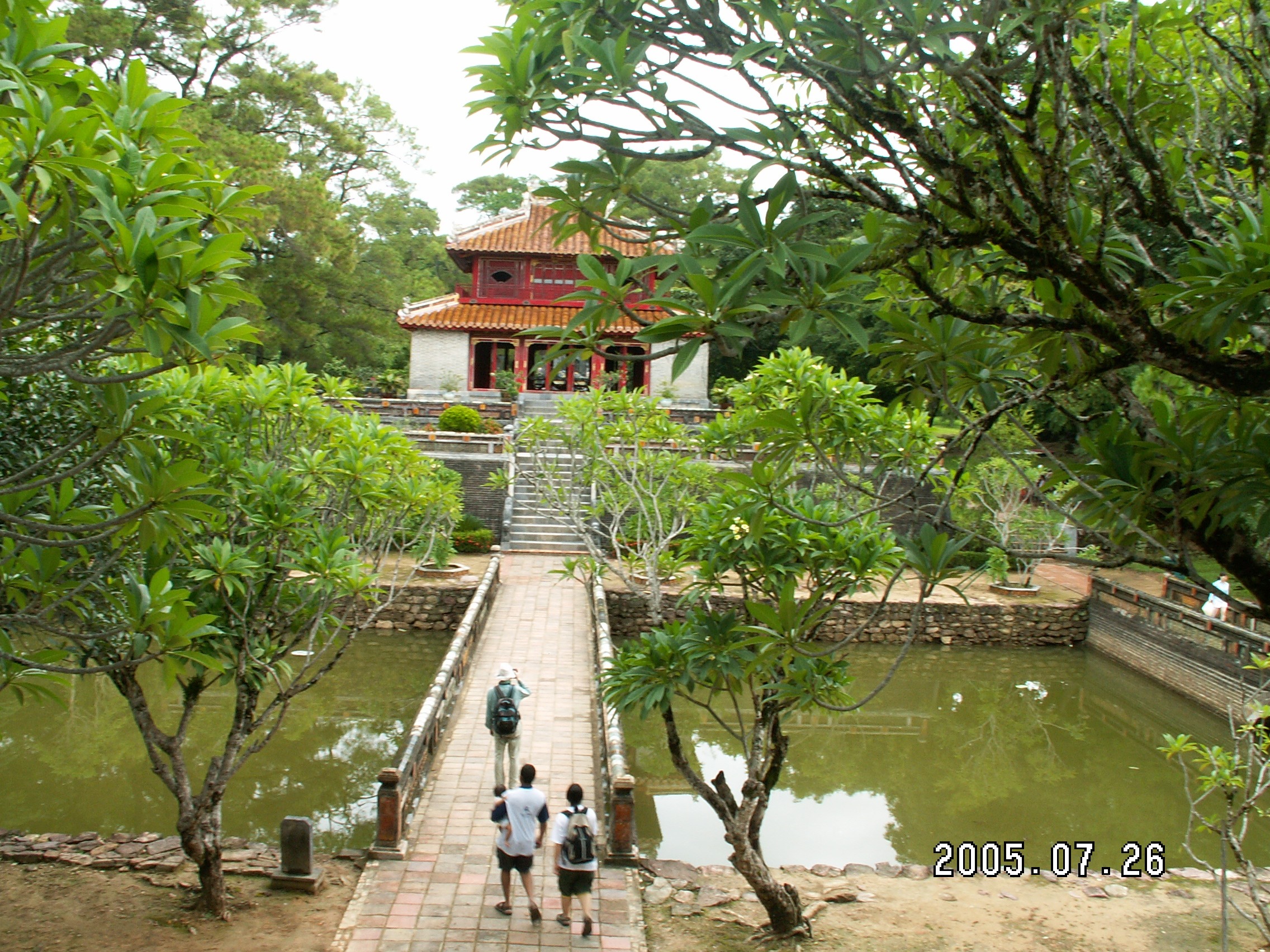 フエの街と川沿いの旅の風景