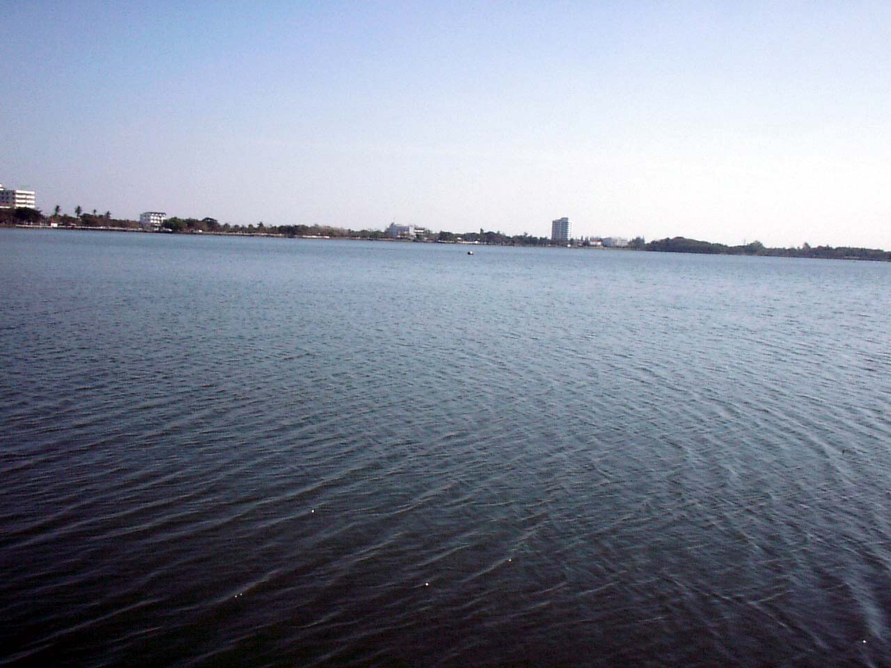 広々としたブン・ケーン・ナコーンの湖面